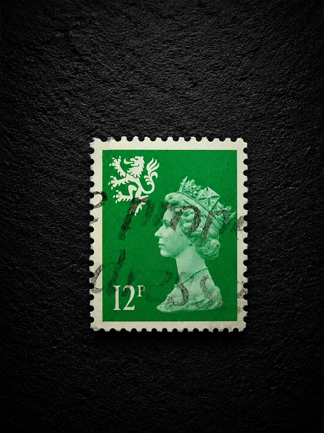 Great Britain 12p Queen Elizabeth II Machin Stamp – Used